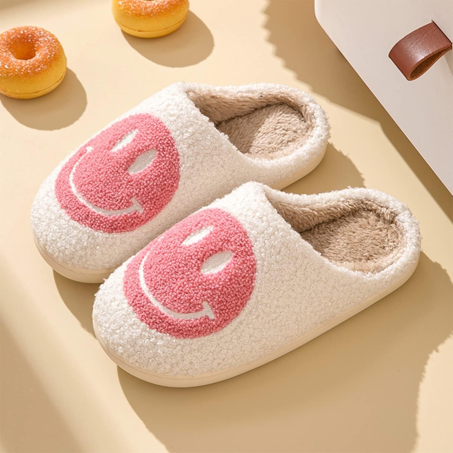Smile Face Slippers for Women Happy Face Slippers Retro Soft Plush Warm Slip-On Slippers, Cozy Indoor Outdoor Slippers